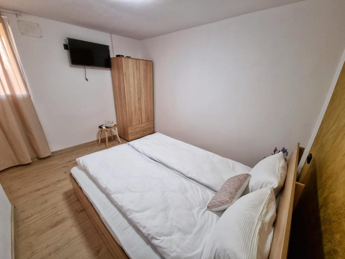 Cabana Varad Coronini Moldova Veche Exterior foto